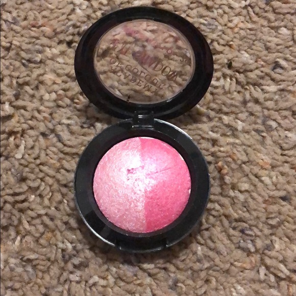 Eyeshadow - Picture 4 of 5